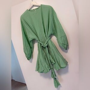 Elegant Green Dress with Tie